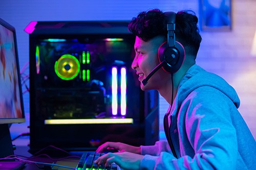https://assets.exxactcorp.com/img/exx/cms/solutions/dl-and-ai/ai-servers/xilinx-ai-servers/use-esports.jpg